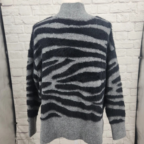 TWINE AND STRING Zebra Print Fuzzy Sweater GREY AND BLACK Oversized Medium - Picture 3 of 12